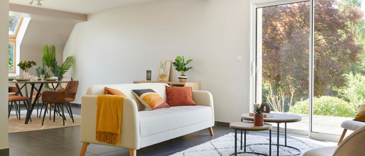 Pièce de vie réaménagée en home staging à Nantes, illustrant les 6 étapes de la préparation